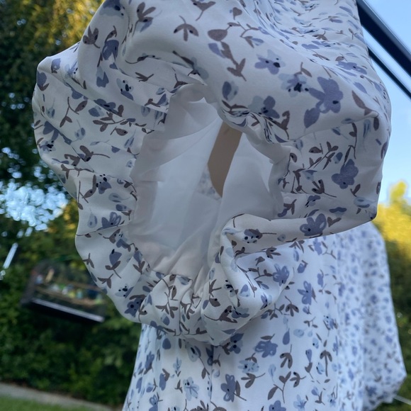 MIKAROSE White Floral Midi Dress NWT Size Medium - Picture 7 of 13